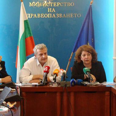 Болниците нямат основания да връщат онкопациенти, имат срок до 30 април да се адаптират