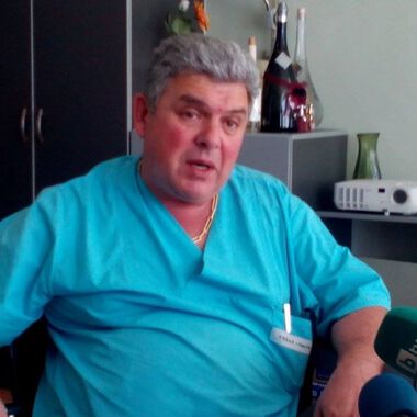 Медици от УМБАЛ "Св. Георги" затвориха незарастващи рани на пациент с кожа от крака му