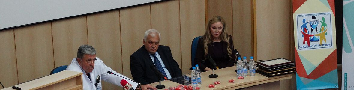 Две деца чакат за изкуствено сърце
