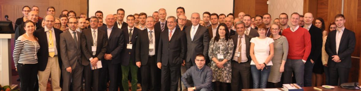 Проф. Илия Салтиров демонстрира оперативни техники на симпозиум в Братислава