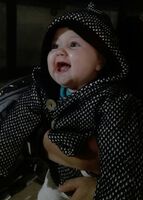 Бебе със скъсено краче се нуждае от средства за операция