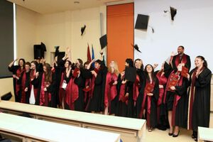 66 МЕДИЦИНСКИ СЕСТРИ И АКУШЕРКИ СЕ ДИПЛОМИРАТ В МЕДИЦИНСКИЯ УНИВЕРСИТЕТ В ПЛОВДИВ