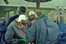 Специалисти от ВМА трансплантираха черен дроб на 23-годишен младеж