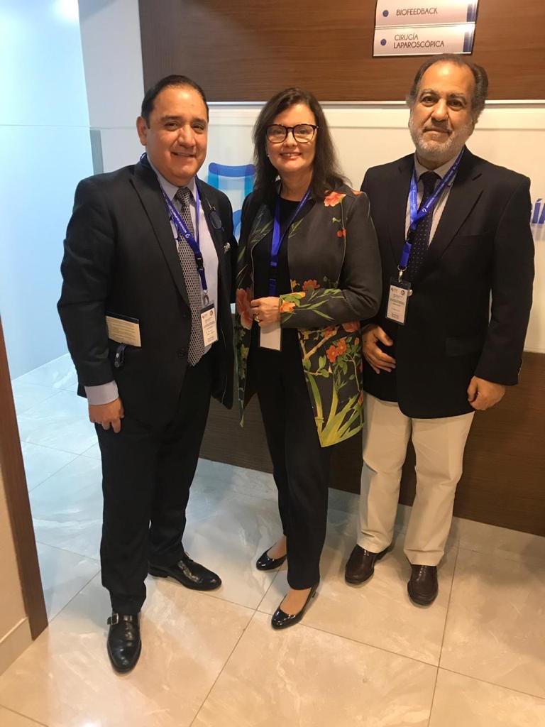 De izq.-der.: Dr. Francisco Abarca; Dra. Lucía Oliveira y Dr. Miguel Lumi