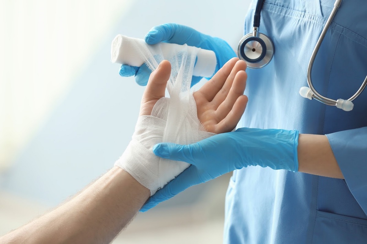 Advanced treatment of burns and skin ulcers using tissue-engineered products