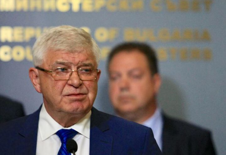 Министър Ананиев: Не финансираме структури и сгради, а лечение