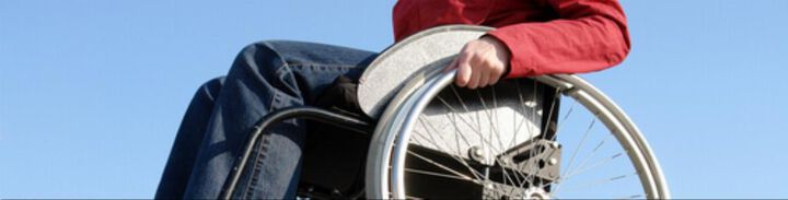 Dank neuer Therapien bleibt vielen Patienten mit MS ein Leben im Rollstuhl erspart