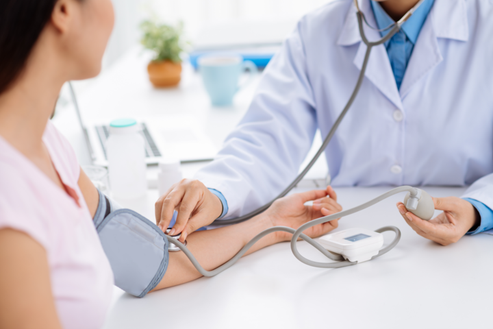 Bluthochdruck-Behandlung mittels Nierennerven-Verödung: Frauen und Patienten ohne Diabetes profitieren am meisten