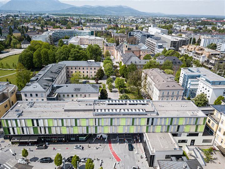 Steigende COVID-Fallzahlen: Uniklinikum Salzburg aktiviert Krisenstab