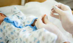 Seltene Erkrankungen bei rund 100 Babys jährlich diagnostiziert