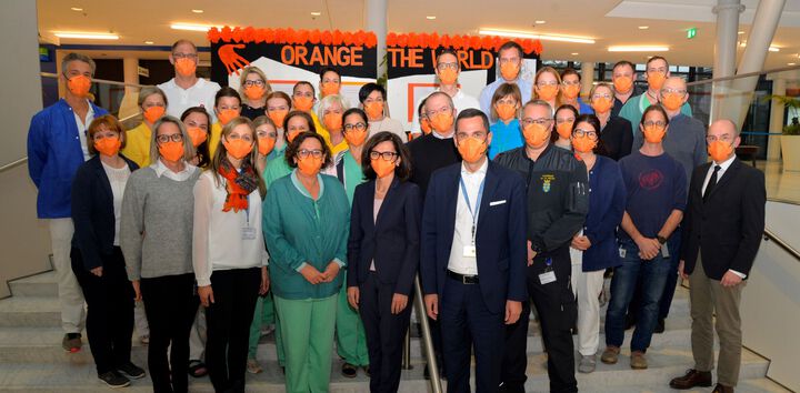 Uniklinikum St. Pölten: Orange the World: Wir geben Hilfe, Schutz und Unterstützung