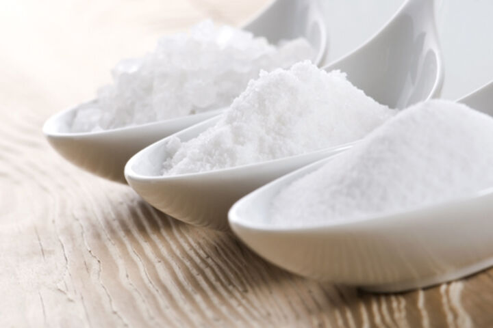 Твърде много сол в храната води до често уриниране нощем