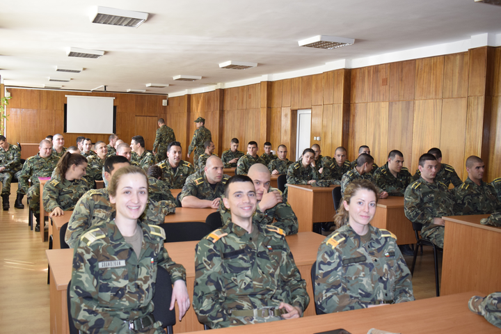Атрактивно обучение проведоха преподаватели и студенти на МУ-Плевен по първа помощ за курсантите във Военния университет във Велико Търново