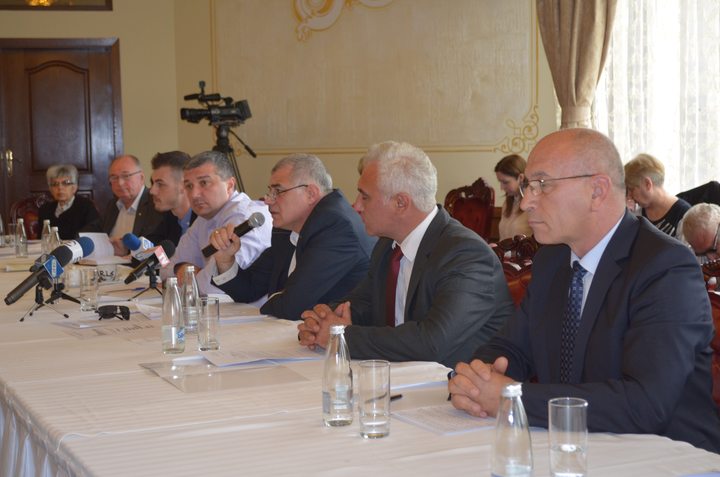 Старозагорските депутати признаха:
Болниците на Стара Загора са в колапс, спешно трябва да се изплатят надлимитните дейности за 2015 и 2016 година
