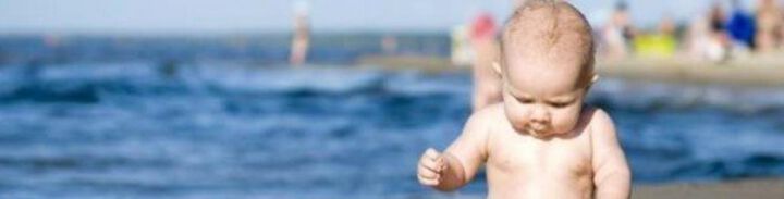 Педиатърът съветва: не водете бебета на плаж