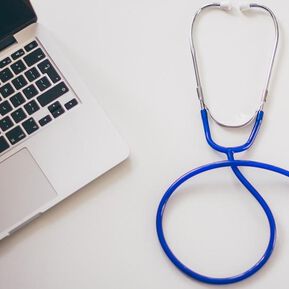 Интернет прави пациентите свръх информирани и крайно заблудени 