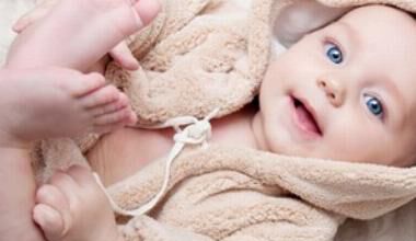 Ситните пъпчици при бебето показват възпаление на потните жлези