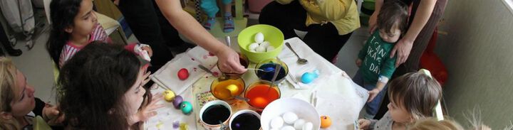 Деца боядисаха яйца в „Пирогов“