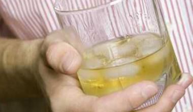 Алкохолизмът се разпознава при първия семеен скандал, свързан с пиенето