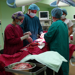 Екипът на д-р Антон Михнев отново оперира огромен тумор