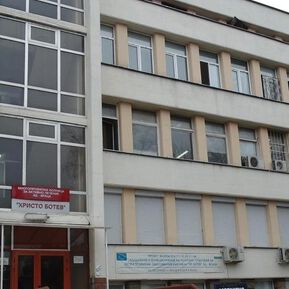 Мед.сестра към Жени Начева: Елате, живейте моя живот, без заплата