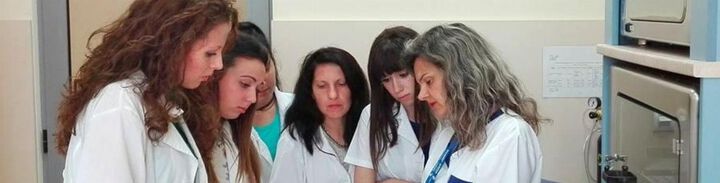 Студенти от Медицинския колеж в Бургас проявяват интерес към работата в лаборатория "ЛИНА"