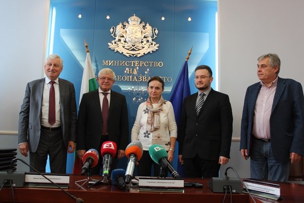 По-високи заплати за медиците