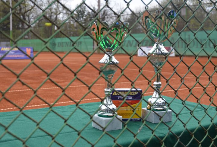 Пьотр Нестеров и Денислава Глушкова са победителите в тенис турнира „Амбинор къп енерджи“ за юноши и девойки (ВИДЕО)