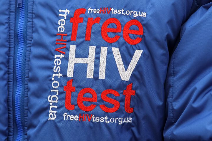 Безплатни и анонимни изследвания и консултации за СПИН в лятната кампания