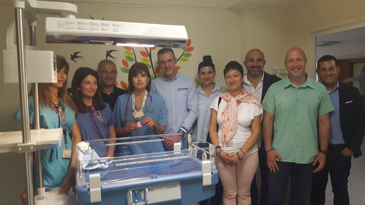 УМБАЛ Бургас получи термолегло за недоносени бебета, купено с пари от благотворителни бягания
