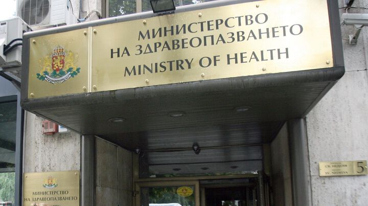 Министър Ананиев обеща да не се бърза с промените в наредбата за специализациите