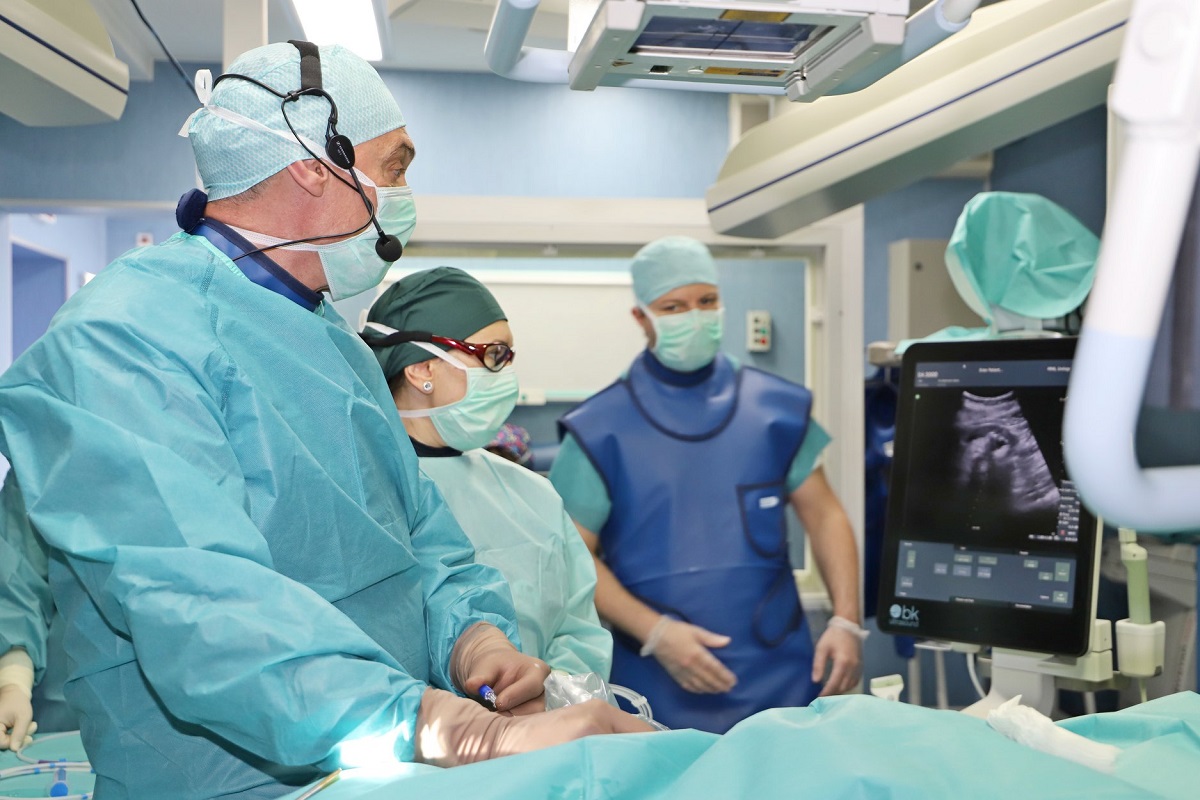 Уролозите от ВМА с най-мощния лазер за разбиване на камъни и безкръвни операции