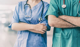 Медицински сестри на протест, барикадираха се в МЗ