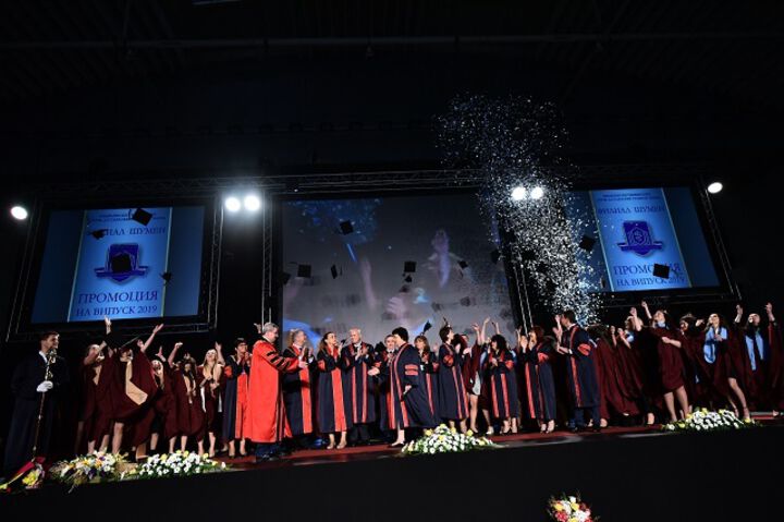 Дипломира се първият випуск на Филиал Шумен към МУ - Варна