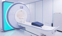 Уволняват лаборантката, забравила пациентка в скенер