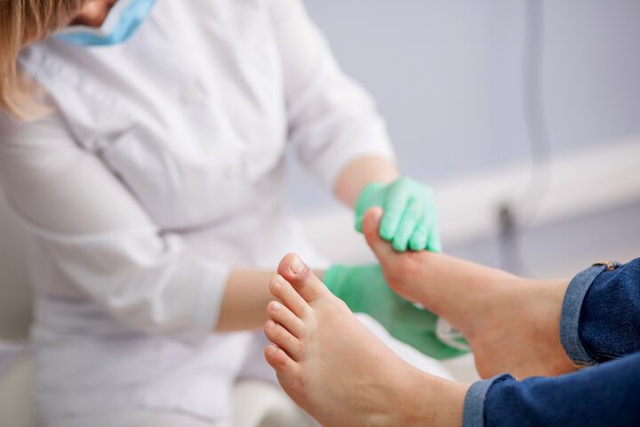 Д-р Елена Горанова: Прекалено почистване и антибиотик забавят лечението на отворената рана при диабетно стъпало