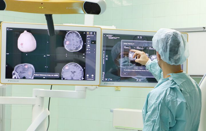 Клиниката по неврохирургия на ВМА с най-съвременната невронавигационна система