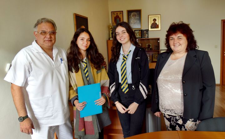 Ученици от ЕГ "Иван Вазов" с кампания в помощ на най-малките ни пациенти