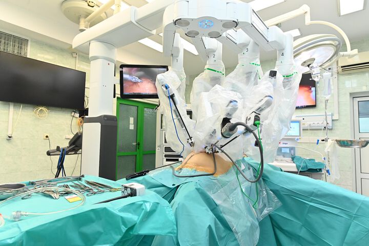 Проф. Красимир Иванов извърши първата хирургическа интервенция с робот Da Vinci Xi във Варна