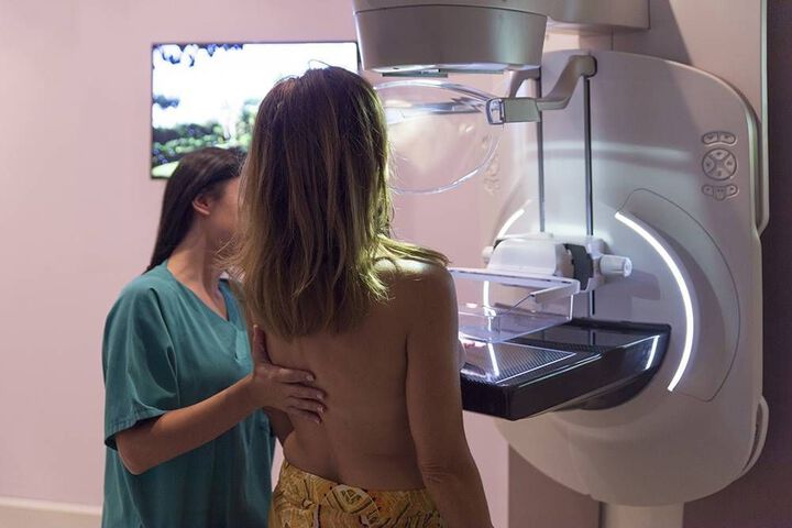 Безплатни консултации за рак на гърдата и безплатни мамографии 