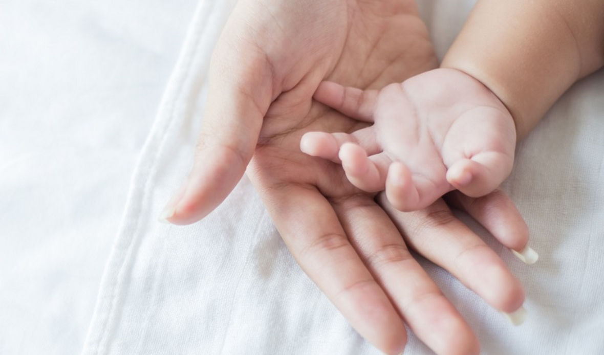 Лекари от „Майчин дом“ спасиха родилка и бебетата ѝ