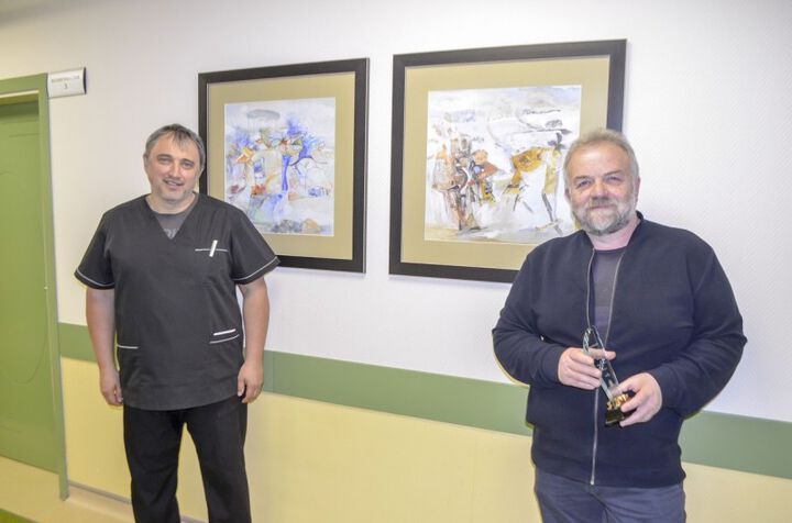 Художник подари свои картини на Болница „Тракия", за да радва пациентите