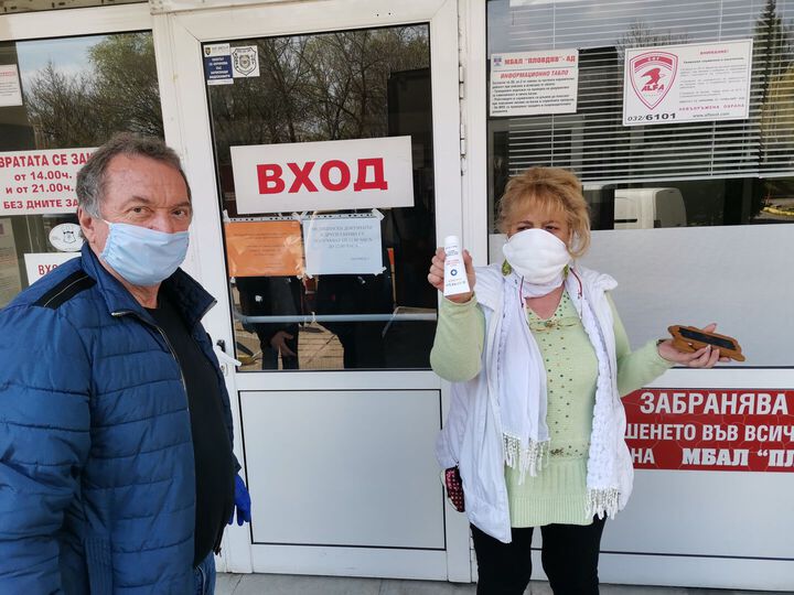 Фирма „Биофреш“ дари дезинфектанти на УМБАЛ-Пловдив