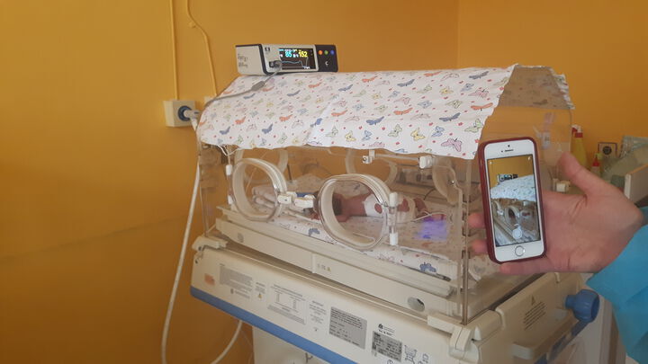УМБАЛ Бургас показва по вайбър недоносените бебета на техните родители