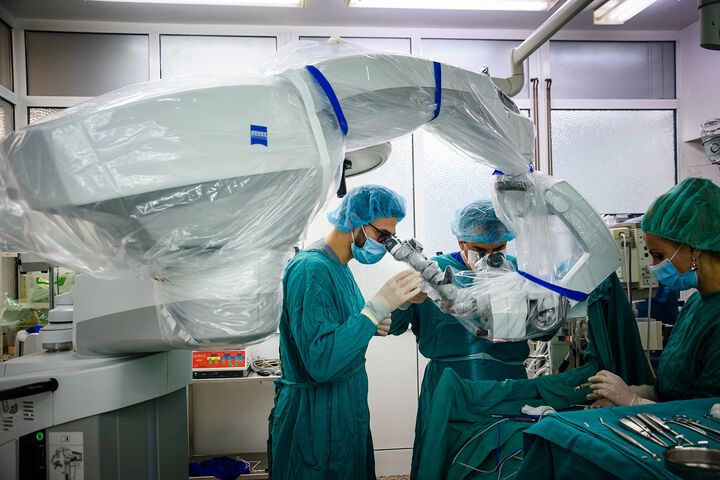 Уникален операционен микроскоп в УНГ клиниката на УМБАЛ „Св. Марина“ - Варна