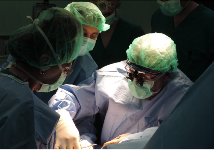 Хирурзи от „Софиямед“ спасиха отрязани 3 пръста от ръката на мъж