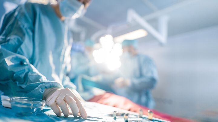 Двама пациенти са спасени чрез иновативна сърдечна операция в болница „Св. Екатерина“