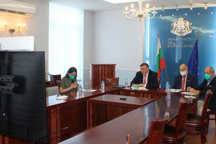 Министър Ангелов: Хората ни вече са изморени, стоим зад всеки на първа линия