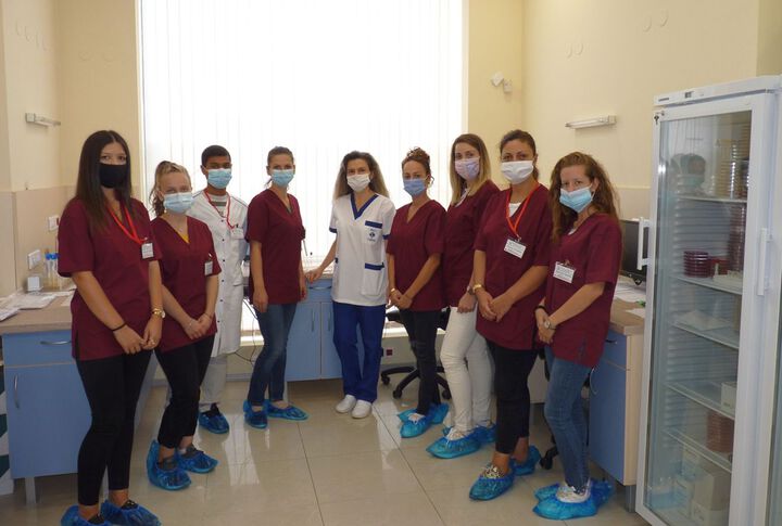 Първите студенти от специалност „Лекарски асистент” в Бургас проведоха практическо обучение в лаборатория „ЛИНА”