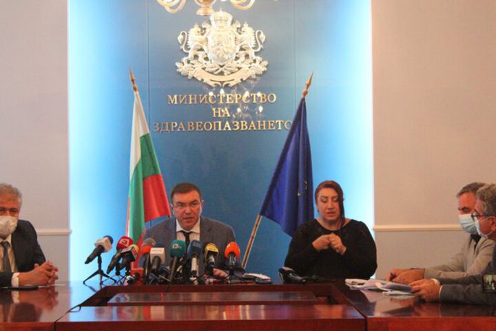 Министър Ангелов: Не се налага затягане на противоепидемичните мерки